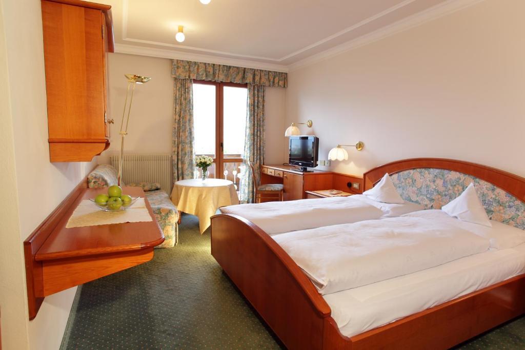 Hotel Hohenwart Schenna Δωμάτιο φωτογραφία